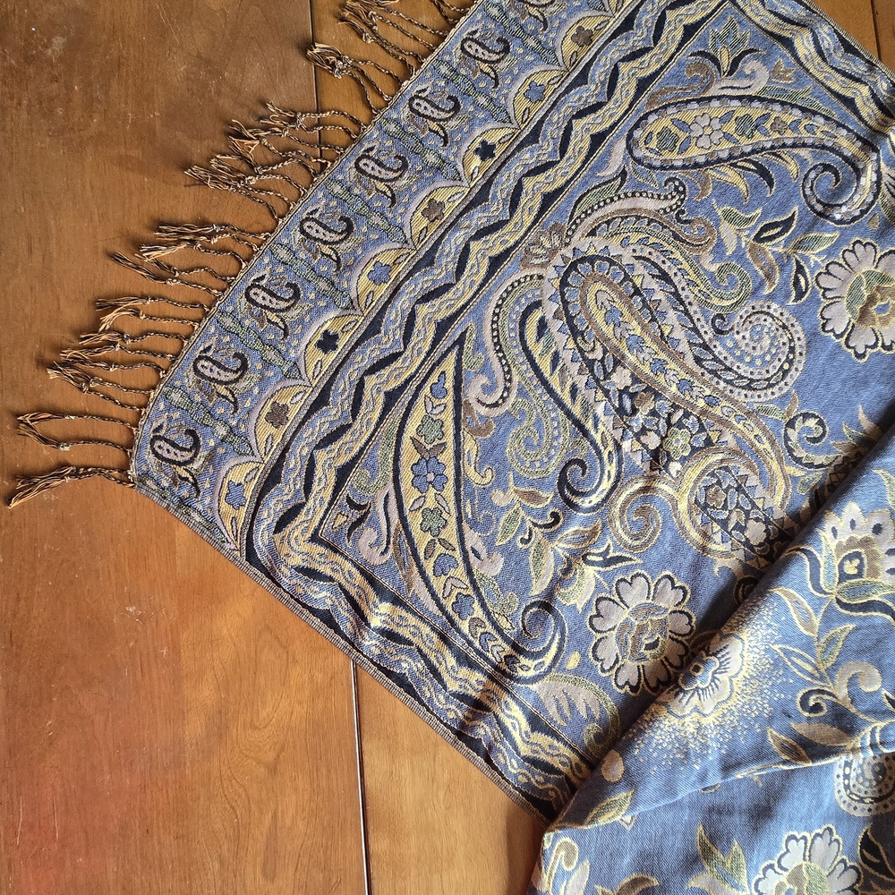 Elegant Paisley Fringe Scarf